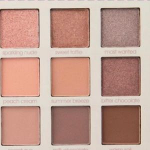 15 Shades Eyeshadow palettes
